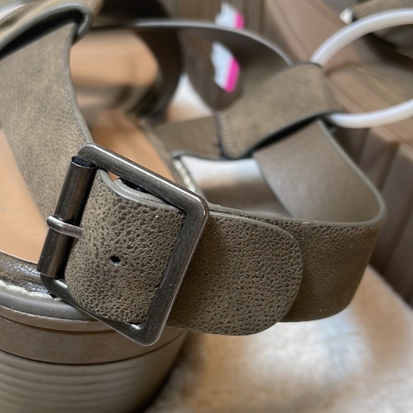 B-52 By Bullboxer Wedge Sandals - Picture 8 of 10